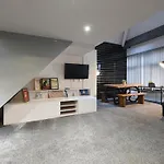 Penthouse Warehouse Slps 18 *