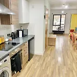 Daire Spacious 5 Bed Townhouse Manchester, Salford Qauys - Two Bedroom With Parking Manchester