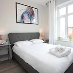 The Safari House - Your Ultimate Relaxation Destination Tatil Evi Manchester