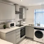 Appartement 10min To - Free Parking - Private - Contractor Friendly