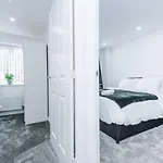Luxury 3 Bedroom House Close To Center Daire Manchester