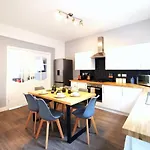 The Mellor - With Free Parking - 5 Minutes Drive To Coop Live Arena, Etihad Stadium & Centre