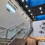 ホリデイ シティ センター 4*
