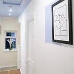 Bee - Byron House * Manchester