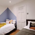 Bee - Byron House