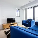 Daire Stunning 2 Bedroom *