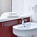 Travelodge Upper Brooks Street 3*