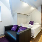 Pillo - Salford Apartment