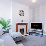 Tatil Evi Spacious 4 Bed With Parking