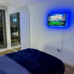 Salford Quays Apartment, Apartment