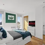 アパート Stunning 3-bedroom Flat With Parking