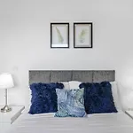 Stunning 3-bedroom Flat With Parking * マンチェスター
