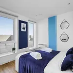 Stunning 3-bedroom Flat With Parking マンチェスター