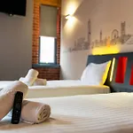 Easyhotel 2*