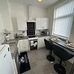 2 Bedroom Flat Close To City, Stadium And Coop Arena * Manchester