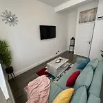 2 Bedroom Flat Close To City, Stadium And Coop Arena * Manchester