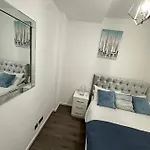 2 Bedroom Flat Close To City, Stadium And Coop Arena * Manchester