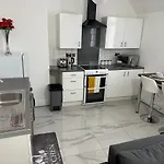 2 Bedroom Flat Close To City, Stadium And Coop Arena * Manchester