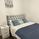 2 Bedroom Flat Close To City, Stadium And Coop Arena *