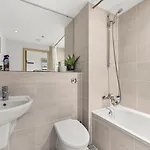 Large - Sleeps 8 * Manchester