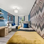 Large - Sleeps 8 Manchester