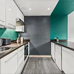 Appartamento Large - Sleeps 8 *