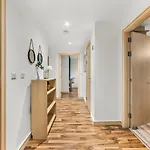 Large - Sleeps 8 Appartamento Manchester