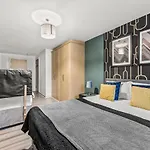 Large - Sleeps 8
