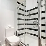 Tatil Evi Spacious Near United Stadium - Pass The Keys *