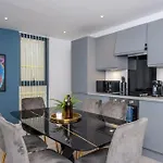 Stunning Brand New 3 Bed By Valore Services Apartment Manchester