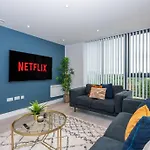 Stunning Brand New 3 Bed By Valore Services Apartment Manchester