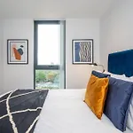 Stunning Brand New 3 Bed By Valore Services Apartment Manchester