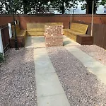 8 Bed, Comfortably Sleeps 10, 3 Bath House, 5 Mins Centre