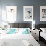 8 Bed, Comfortably Sleeps 10, 3 Bath House, 5 Mins Centre * Manchester