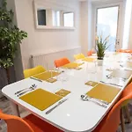 8 Bed, Comfortably Sleeps 10, 3 Bath House, 5 Mins Centre Tatil Evi *
