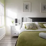Tatil Evi 8 Bed, Comfortably Sleeps 10, 3 Bath House, 5 Mins Centre