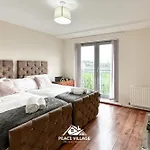 Ashton Co-living - Private Self-cater * Manchester