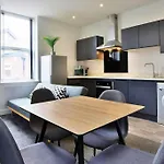 Free Parking - Charming 2-br Flat Near Salford Royal Appartement Manchester