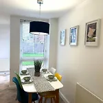 Casa de Férias Getaway - 3br Near Etihad & Ao Arena - Sleeps 6