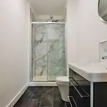 Free Parking - Charming 2-br Flat Near Salford Royal *