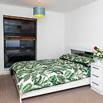 Daire Luxury 3 King Bed Quayside *