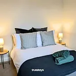 Crawford House - Stunning 2 Bedroom House In *