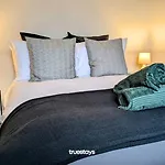Holiday home Crawford House - Stunning 2 Bedroom House In