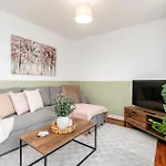 6 Guests - 3 Bedrooms - Free Wi-fi -