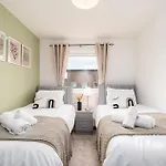 6 Guests - 3 Bedrooms - Free Wi-fi - Holiday home Manchester