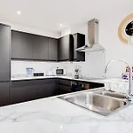 Dazzling & Modern 4bd - Coop Live - Etihad - Parking Tatil Evi Manchester