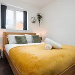 Dazzling & Modern 4bd - Coop Live - Etihad - Parking