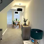 Getaway - 3br Near Etihad & Ao Arena - Sleeps 6 Casa de Férias