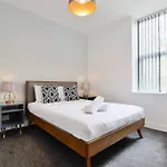 Free Parking - Charming 2-br Flat Near Salford Royal Manchester