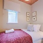 Salford Sanctuary 5 Bed House Ferienhaus *